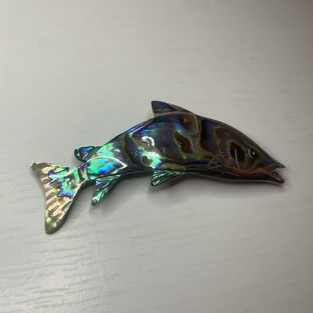 Mother of pearl abalone tuna pin blue and green  2 inch - Picture 2 of 10